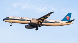 Photo of B-6339 - Airbus A321-231 operated by China Southern Airlines