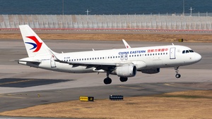 Photo of B-1018 - Airbus A320-214 operated by China Eastern Airlines