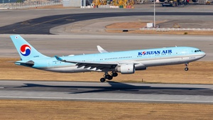 Photo of HL8002 - Airbus A330-323 operated by Korean Air
