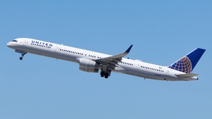 Photo of N73860 - Boeing 757-33N operated by United Airlines