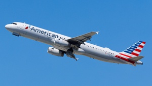 Photo of N567UW - Airbus A321-231 operated by American Airlines