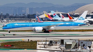 Photo of PH-BKL - Boeing 787-10 Dreamliner operated by KLM Royal Dutch Airlines