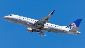 Photo of N132SY - Embraer ERJ-175LR operated by United Express (opb SkyWest Airlines)