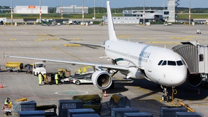 Photo of F-HBNA - Airbus A320-214 operated by Amelia International