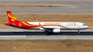 Photo of B-LPX - Airbus A321-231 operated by Hong Kong Airlines