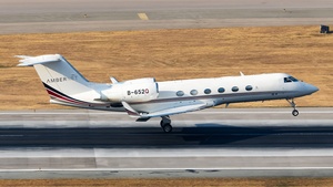 Photo of B-652Q - Gulfstream GIV-X (G450) operated by Amber Aviation