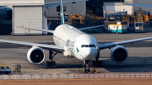 Photo of B-KQI - Boeing 777-367(ER) operated by Cathay Pacific Airways