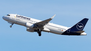 Photo of D-AIWE - Airbus A320-214 operated by Lufthansa