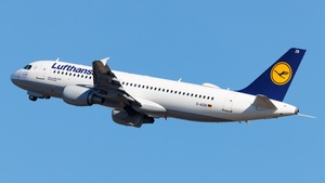 Photo of D-AIZB - Airbus A320-214 operated by Lufthansa