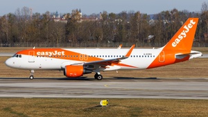 Photo of G-EZRX - Airbus A320-214 operated by easyJet