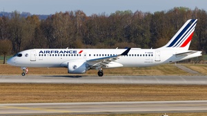 Photo of F-HZUG - Airbus A220-300 operated by Air France