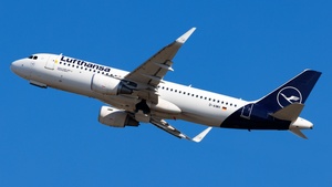 Photo of D-AIWH - Airbus A320-214 operated by Lufthansa