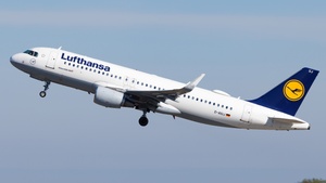 Photo of D-AIUJ - Airbus A320-214 operated by Lufthansa