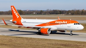 Photo of G-EZRX - Airbus A320-214 operated by easyJet