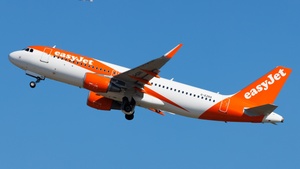 Photo of G-EZRX - Airbus A320-214 operated by easyJet