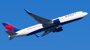 Photo of N174DZ - Boeing 767-332(ER) operated by Delta Air Lines