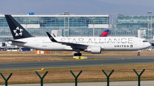 Photo of N653UA - Boeing 767-322(ER) operated by United Airlines