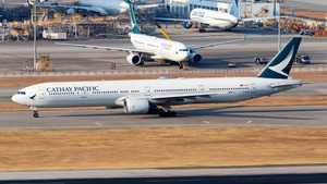 Photo of B-HNM - Boeing 777-367 operated by Cathay Pacific Airways
