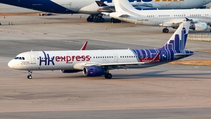 Photo of B-LEC - Airbus A321-231 operated by Hong Kong Express