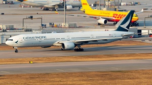 Photo of B-HNE - Boeing 777-367 operated by Cathay Pacific Airways