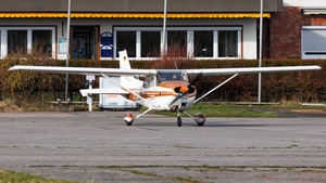 Photo of D-ENUB - Reims-Cessna F172M Skyhawk operated by Fliegerschule Strössenreuther
