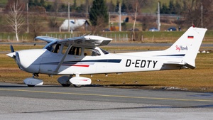 Photo of D-EDTY - Cessna 172S Skyhawk SP operated by Motorfliegerclub Schwäbisch Hall