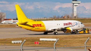 Photo of EC-MEY - Boeing 737-476(SF) operated by Swiftair