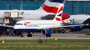 Photo of G-EUOF - Airbus A319-131 operated by British Airways