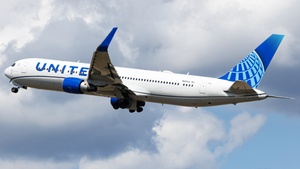 Photo of N665UA - Boeing 767-322(ER) operated by United Airlines
