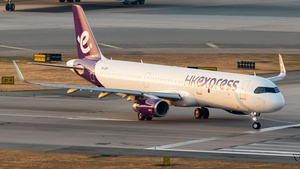 Photo of B-LEH - Airbus A321-231 operated by Hong Kong Express