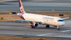 Photo of B-HTI - Airbus A321-231 operated by Hong Kong Express
