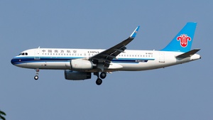 Photo of B-1653 - Airbus A320-232 operated by China Southern Airlines