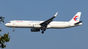 Photo of B-1812 - Airbus A321-231 operated by China Eastern Airlines