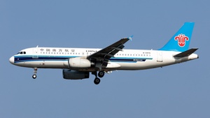Photo of B-6976 - Airbus A320-232 operated by China Southern Airlines