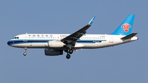 Photo of B-9915 - Airbus A320-232 operated by China Southern Airlines
