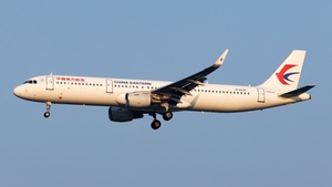 Photo of B-8649 - Airbus A321-211 operated by China Eastern Airlines
