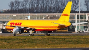 Photo with serial 25620 - Boeing 757-236(PCF)