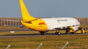 Photo with serial 25372 - Boeing 737-4Q8(SF)