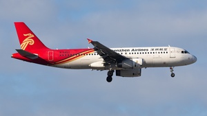 Photo of B-6853 - Airbus A320-232 operated by Shenzhen Airlines