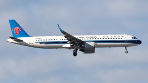 Photo of B-30E6 - Airbus A321-253NX operated by China Southern Airlines