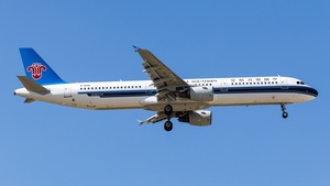 Photo of B-6685 - Airbus A321-211 operated by China Southern Airlines
