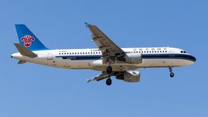 Photo of B-6252 - Airbus A320-214 operated by China Southern Airlines