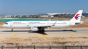 Photo of B-9947 - Airbus A321-231 operated by China Eastern Airlines