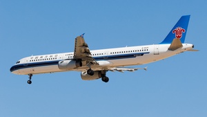 Photo of B-6625 - Airbus A321-231 operated by China Southern Airlines