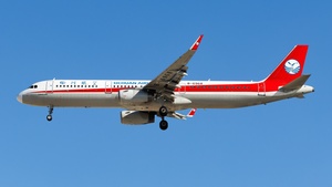 Photo of B-6968 - Airbus A321-231 operated by Sichuan Airlines