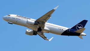 Photo of D-AIWE - Airbus A320-214 operated by Lufthansa