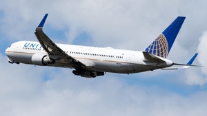 Photo of N661UA - Boeing 767-322(ER) operated by United Airlines