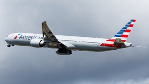 Photo of N725AN - Boeing 777-323(ER) operated by American Airlines