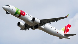 Photo with serial 10617 - Airbus A321-251NX