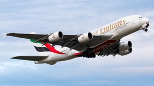 Photo of A6-EEB - Airbus A380-861 operated by Emirates